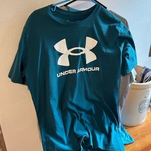 Under Armour mens large shirt